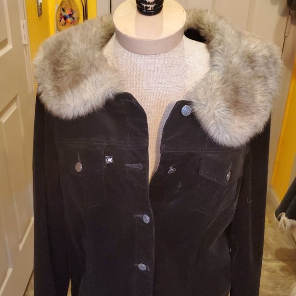Vintage black jacket with/faux fur collar - Picture 2 of 5